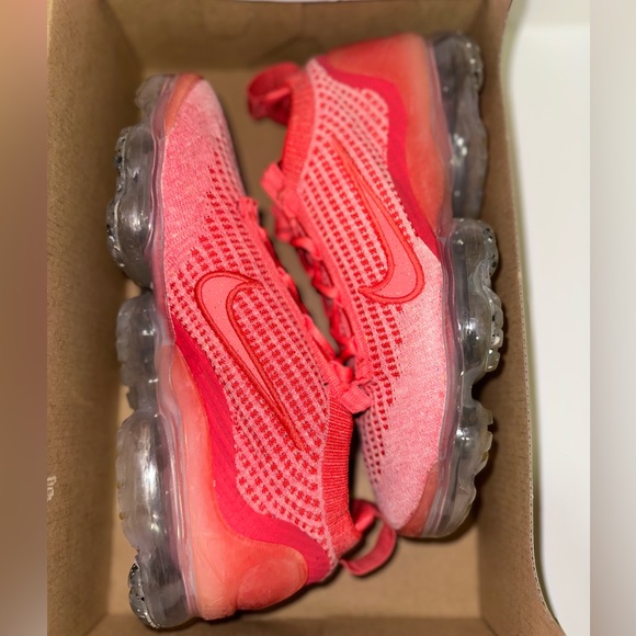 Nike Air Vapormax 2021 Flyknit red women’s size 7.5 - Picture 8 of 15
